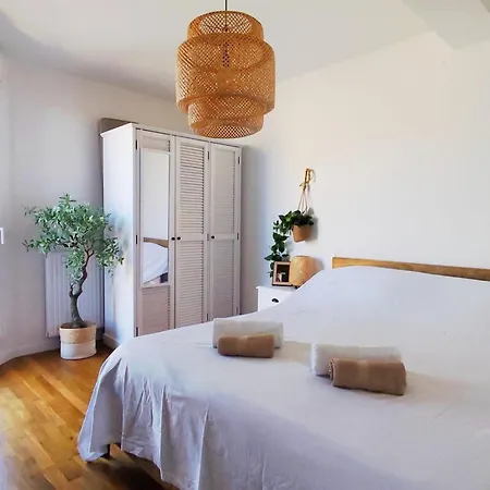 2 With Terrace In Apartament Bordeaux