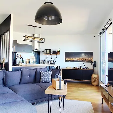 Apartment 2 With Terrace In *