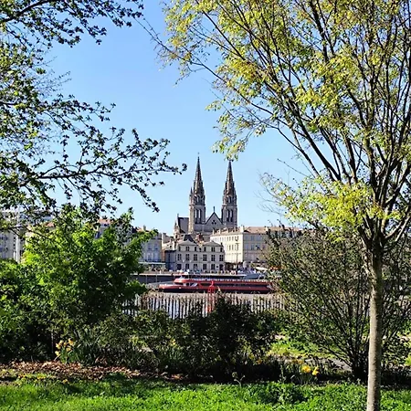 2 With Terrace In Bordeaux