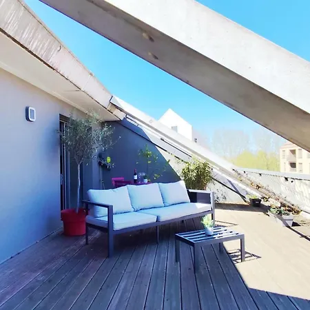 2 With Terrace In Bordeaux